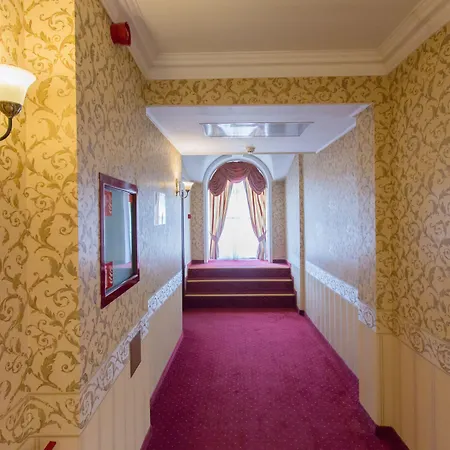 سبلينديد البوتيكي 3* فارنا