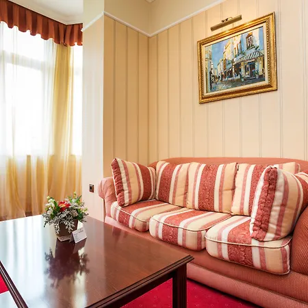 Boutique Splendid 3* וארנה